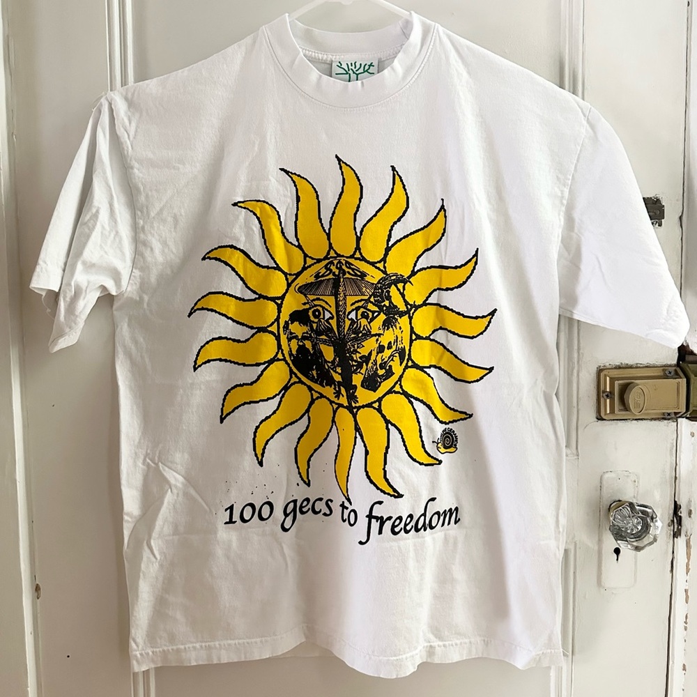 Online Ceramics, 100 Gecs to Freedom - Lrg White Tee